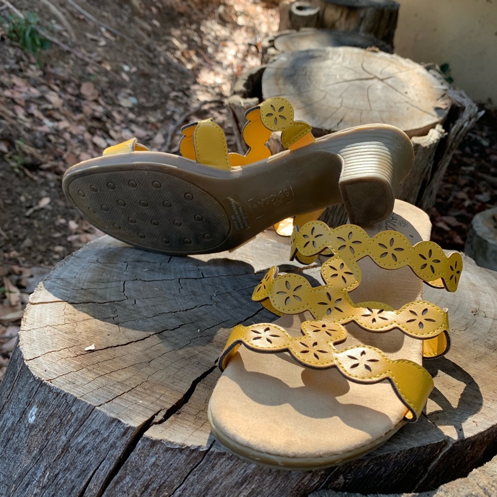 Sandals - Picture 3 of 6